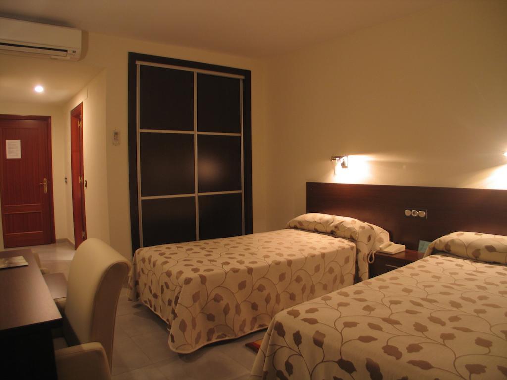 Hotel San Cristobal Coria Pokoj fotografie
