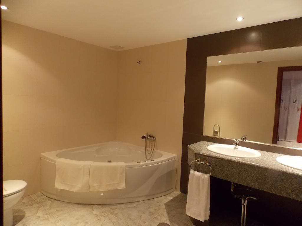 Hotel San Cristobal Coria Pokoj fotografie