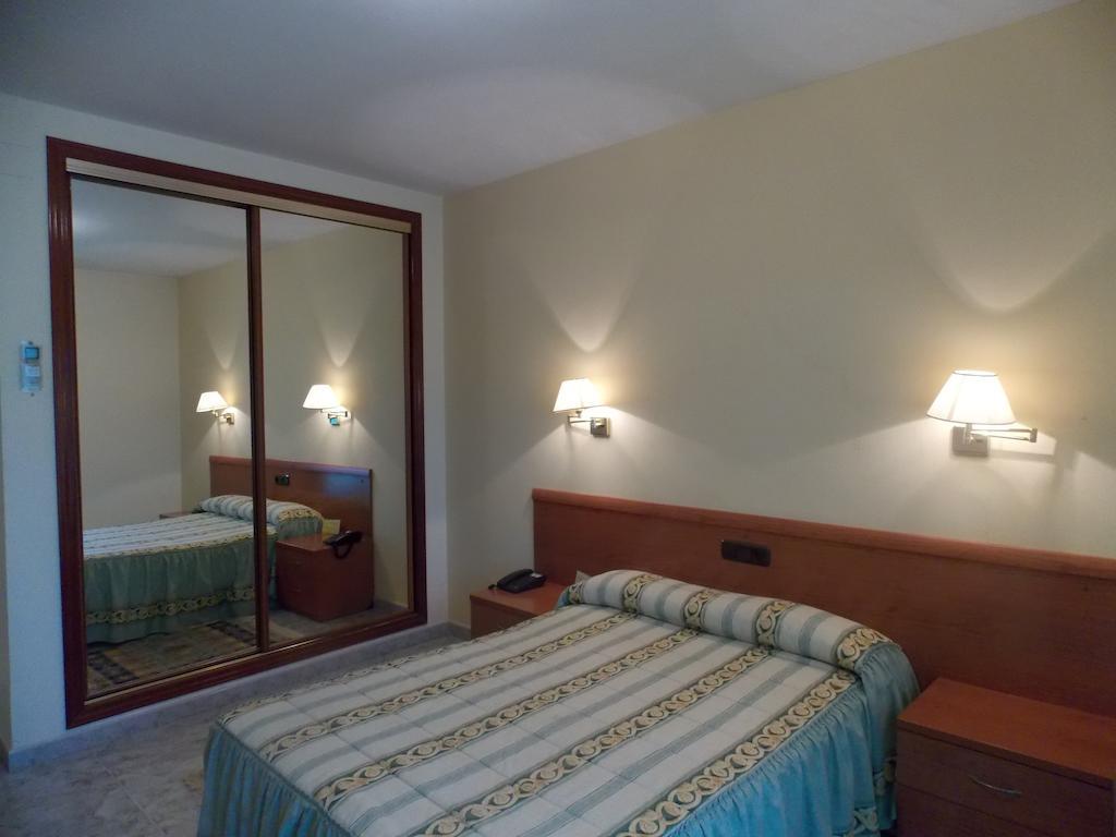 Hotel San Cristobal Coria Pokoj fotografie